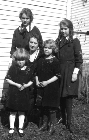Rose Drueke and daughters